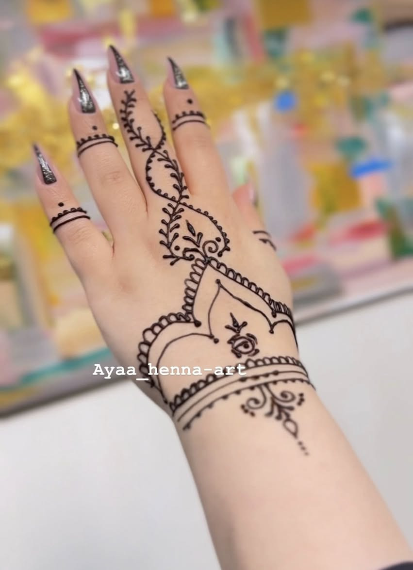 هلو بنات  هذا شغلي رسم حنة  الحنة مالتي اصليه تطول ١٠ ايام. والاسعار من خمسه وفوك حسب النقشه. والثباتيه والسواد فاحم وهذا حسابي انستا  اضغطو ع الرابط يطلع بيه كل شغلي 

https://www.instagram.com/ayaa_henna_art?igsh=MXN6Mm1kc2UxNjhlZQ==


**إذا كنت صاحب هذا الإعلان وتريد حذفه لأي سبب، رجاءا أرسل رسالة إلى الدعم الفني**