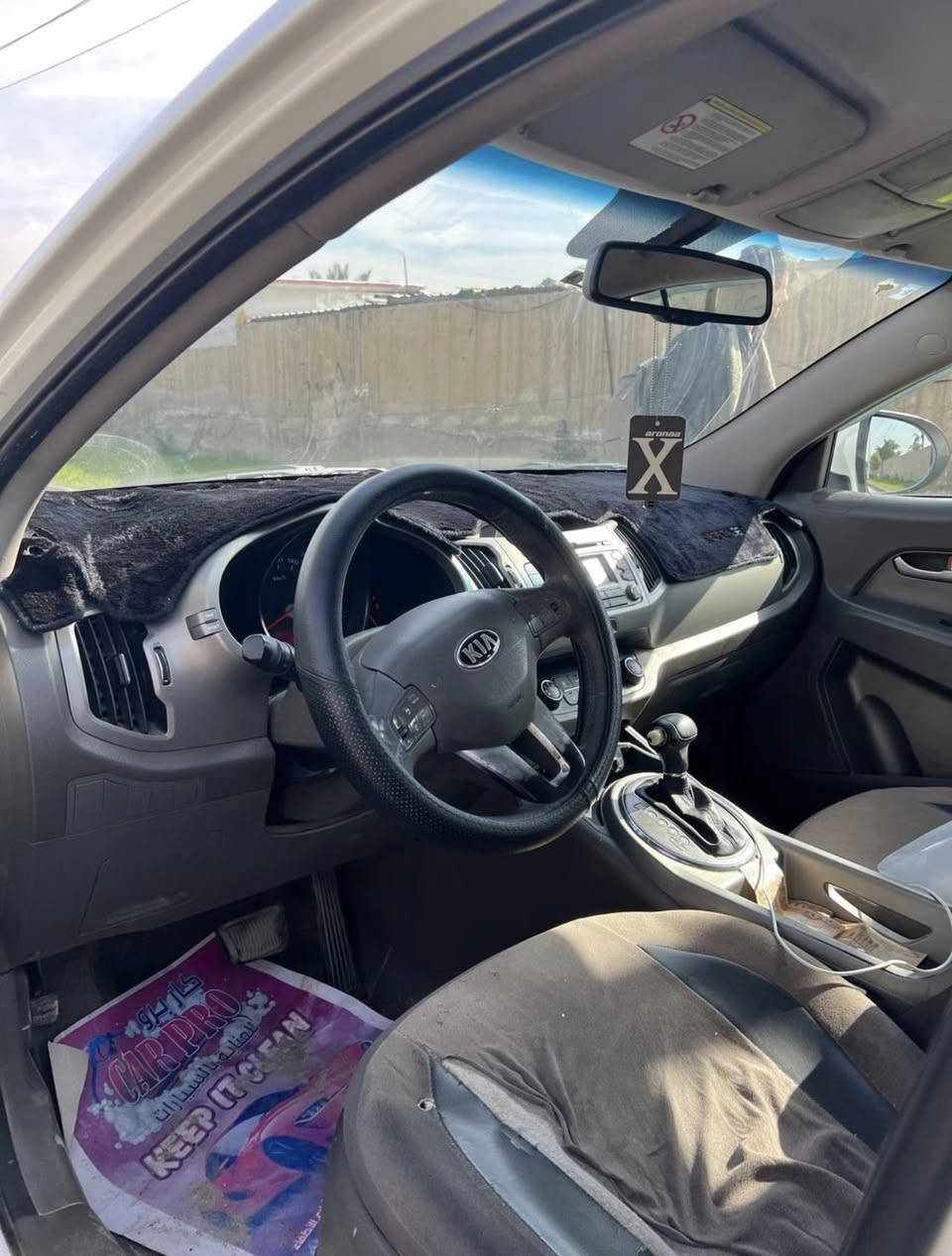 السلام عليكم
كيا سبورتاج 2013 للبيع السياره خليجيه مكفوله من المكينه والكير ماشيه (200،000 كم)  صبغ بالصندوك على كد اصبع + بيهه ضربه بالصندوك 

محرك 2.0 

مري شفط 

تحكم كشن كهرباء 

تخم تايرات جديد 

دوشمه جديده بس بعدني مشادهه 

سعر السياره 145 ورقه وبيهه مجال 

مكان السياره بغداد العامريه 

الرقم للتواصل *********** 

مموجود ماسنجر فقط واتساب
