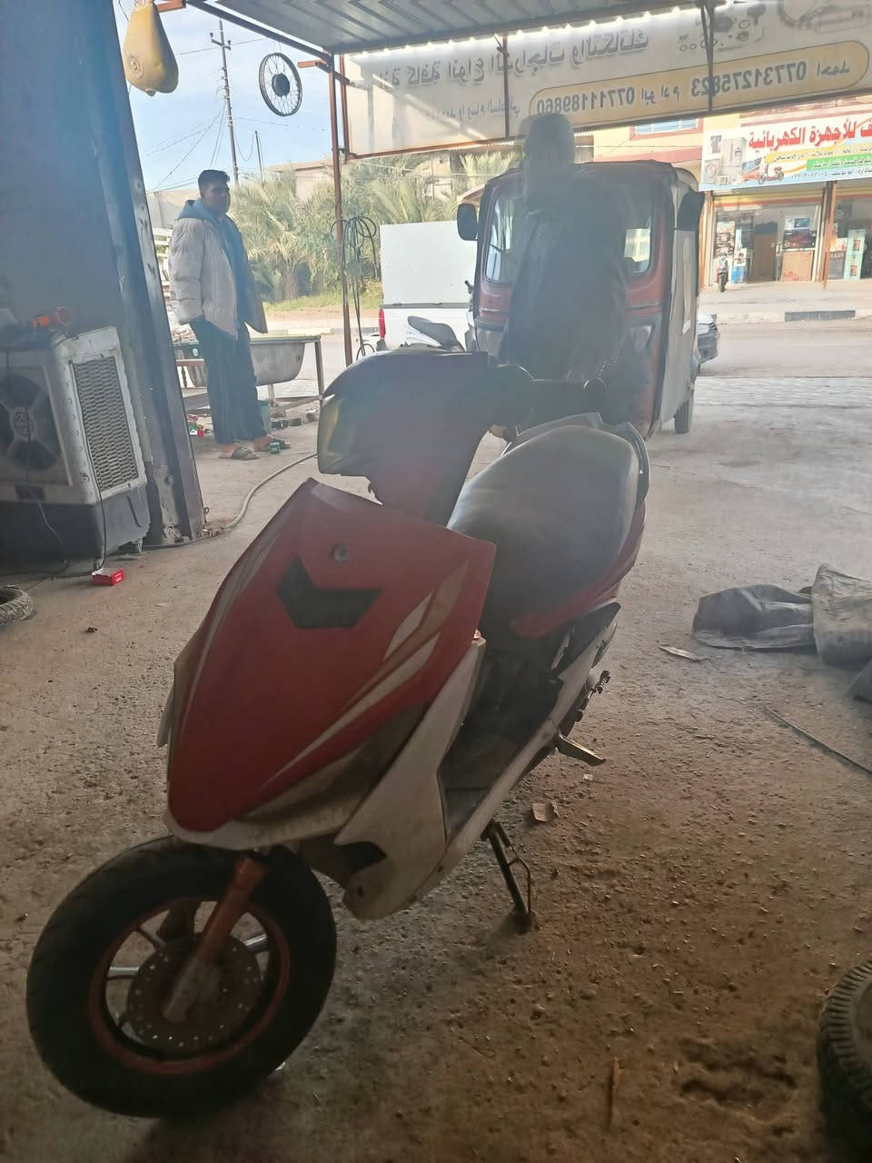 يالله السلام عليكم دراجه كوم حديد جانت تشتغل وتركتها ابيع كوم حديد كامله كهرباءيات كلها ابلاديات شغالات لايتات كله زنون يرادلها بس باتري وبلك كلها حلوه مكاني القصيرين قرب سيطرت الغالبيه وره لحسينيه مال راجديه اتصل وتدلل السعر 100الف بس و بالعافيه عل يأخذها ***********
