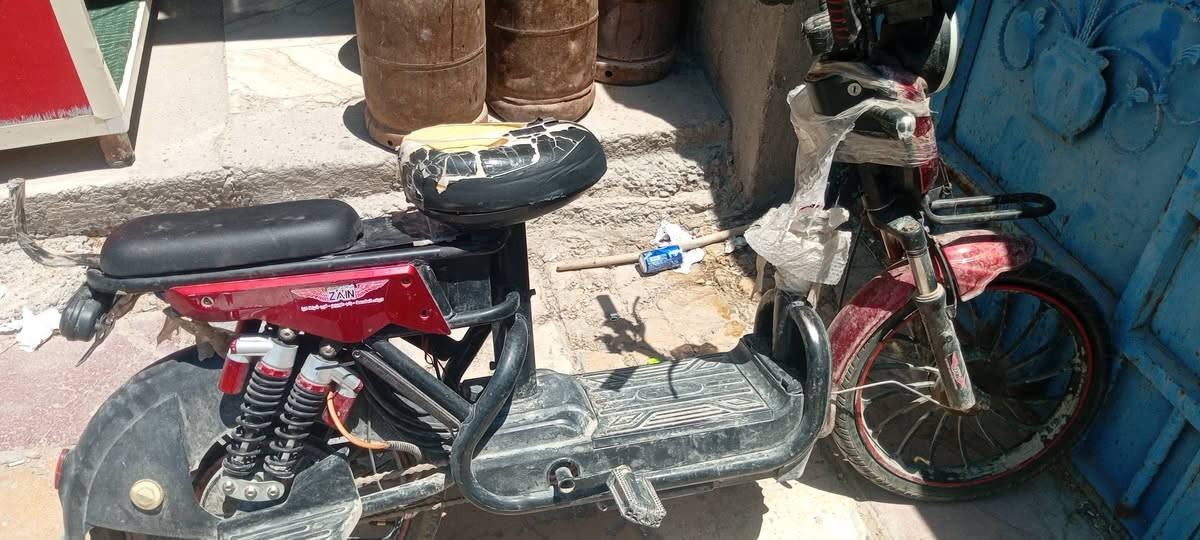 السلام عليكم  بايسكل شحن للبيع كل شيء شغال والسعر 200 وبي مجال اتصلوا على هذا الرقم /***********/
