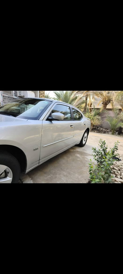 السلام عليكم
للمراوس فقط 
جارجر موديل 2010 
رقم بغداد بسمي 
السياره كلش نضيفه 
السياره بيه صبغ فقط 
***********
