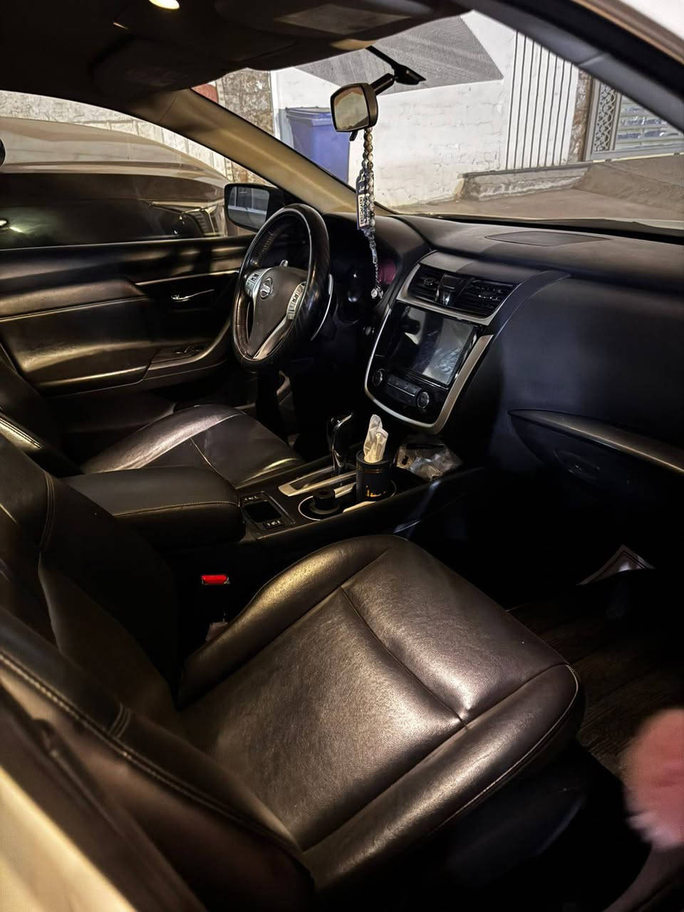 نيسان التما للبيع موديل 2018 Sr رقم واسط انكليزي جديد حادث جاملغ خلفي من أمريكا وخشم بنيد وسونار مليون بكانات صبغ في السياره سعر 95 ورقه بيها مجال تواصل عن طريق هاتف ***********

