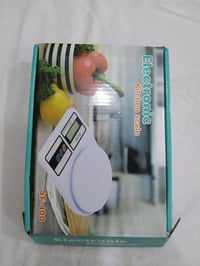 اول تم 8 • الكترونيات