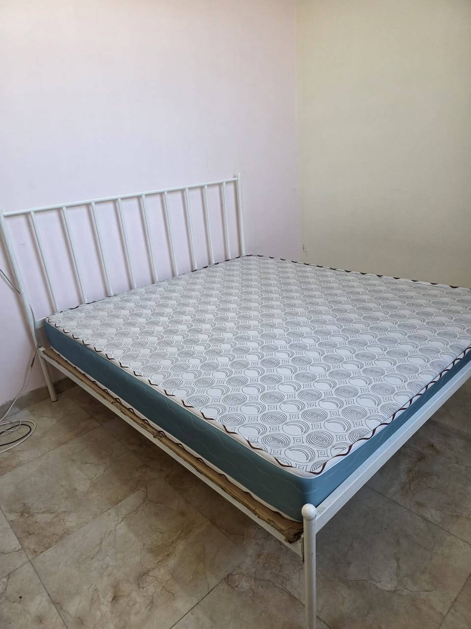 للبيع جرباية حديد+ دوشك اسفنج نفرين (السعر 150 الف)
قیاس 180×200

 نظيف جدا للتواصل يرجى الاتصال على الرقم ***********
