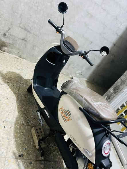 السلام عليكم 
دراجة شحن للبيع نوع كلاسك 
بريك امامي دسك بريك الخلفي بريك عادي مو دسك 
لايت عالي ناصي رماش 
اشاير يمنة يسرة 
جنطة خلفية 
6 بطايات الكبار المصطرة 32امبير 
لون اوف وايت 
شاشة دجتل تحدد اي عطل يصير بل دراجة 
ويل امامي رياضي بلادي 
ودراجة خير من الله 
السعر 700 بيهة مجال للشراي 
اي استفسار ثاني خاص او واتساب
***********
