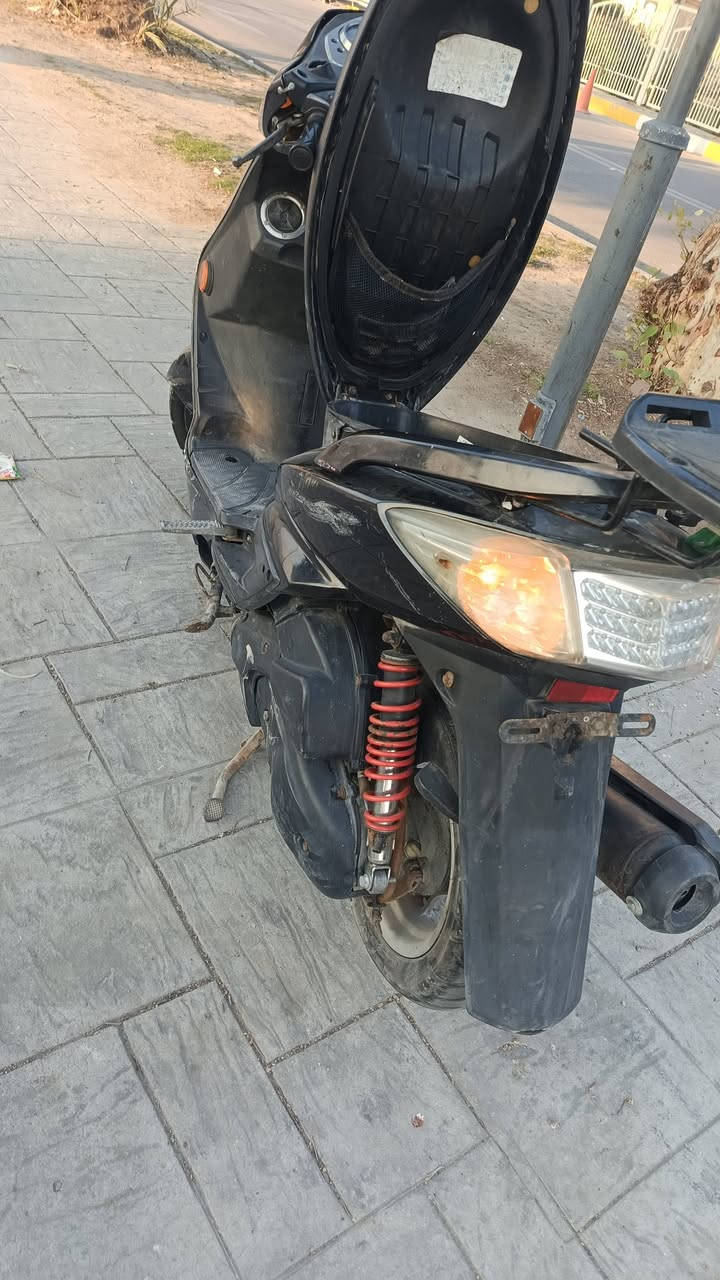 سلام عليكم ورحمه الله
سكنز فحل نوزل طلعات اسود 
دراجه مناقصه شي كهربايات كله شغاله بيه لايت ابيض اصلي +شناطه وسبايه وباتري اضافي 
دراجه نضيفه 
رقم الهاتف ***********
العنوان الكاظميه شارع 60
السعر مليون وميه
