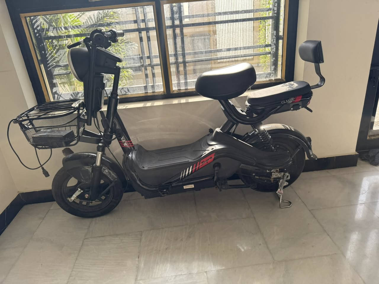 دراجة شحن جديدة بس متروكة صار هواي البطاريات هابطة السعر 225
***********
