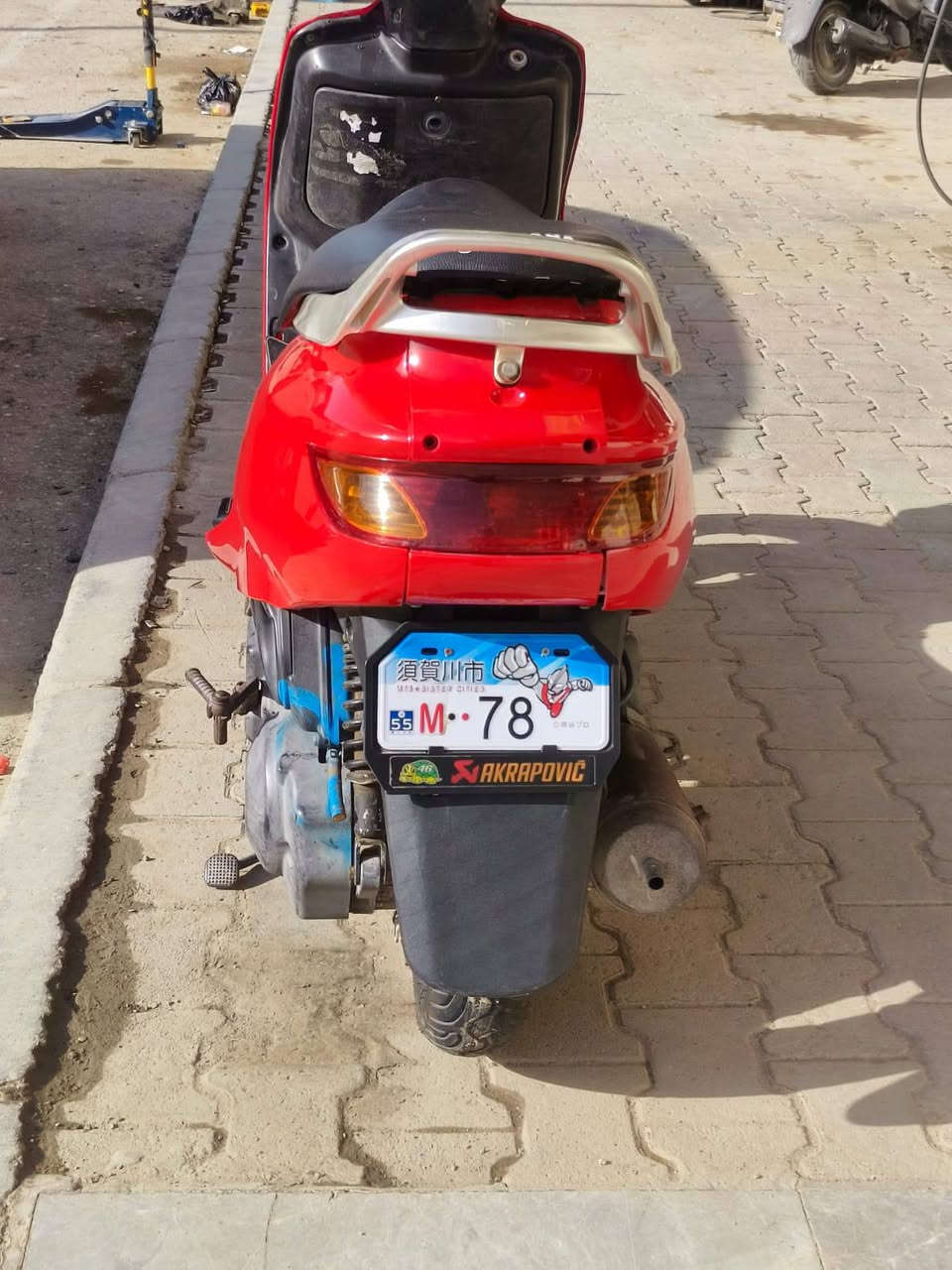 ***********
سلام عليكم فراشه للبيع جاهزه من مكينه ما مفتوحه شلعه و معدل كهربائيات كله شغاله جاهزه أو على ايدي
