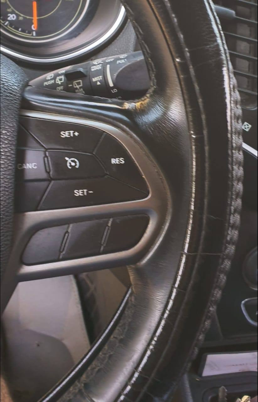 السلام عليكم ورحمة الله
Jeep Cherokee
جيب شيروكي بزون موديل 19
محرك 2400 جاهزه للأخير 
بصمه وتشغيل عن بعد ودخول ذكيSmart Key
مرايات كهرب تحكمات ستيرن وتحديد سرعه
صندوگ بصمه
كامره خلفيه
گير ومحرك شرط
سنويه بأسمي
وكابون بانزين الحديث
حادثها نص بونيد وجاملغ يمين 
السياره جاهزه ونضيفه
السعر 145 وبيها مجال بسيط
*********** موصل, نينوى
