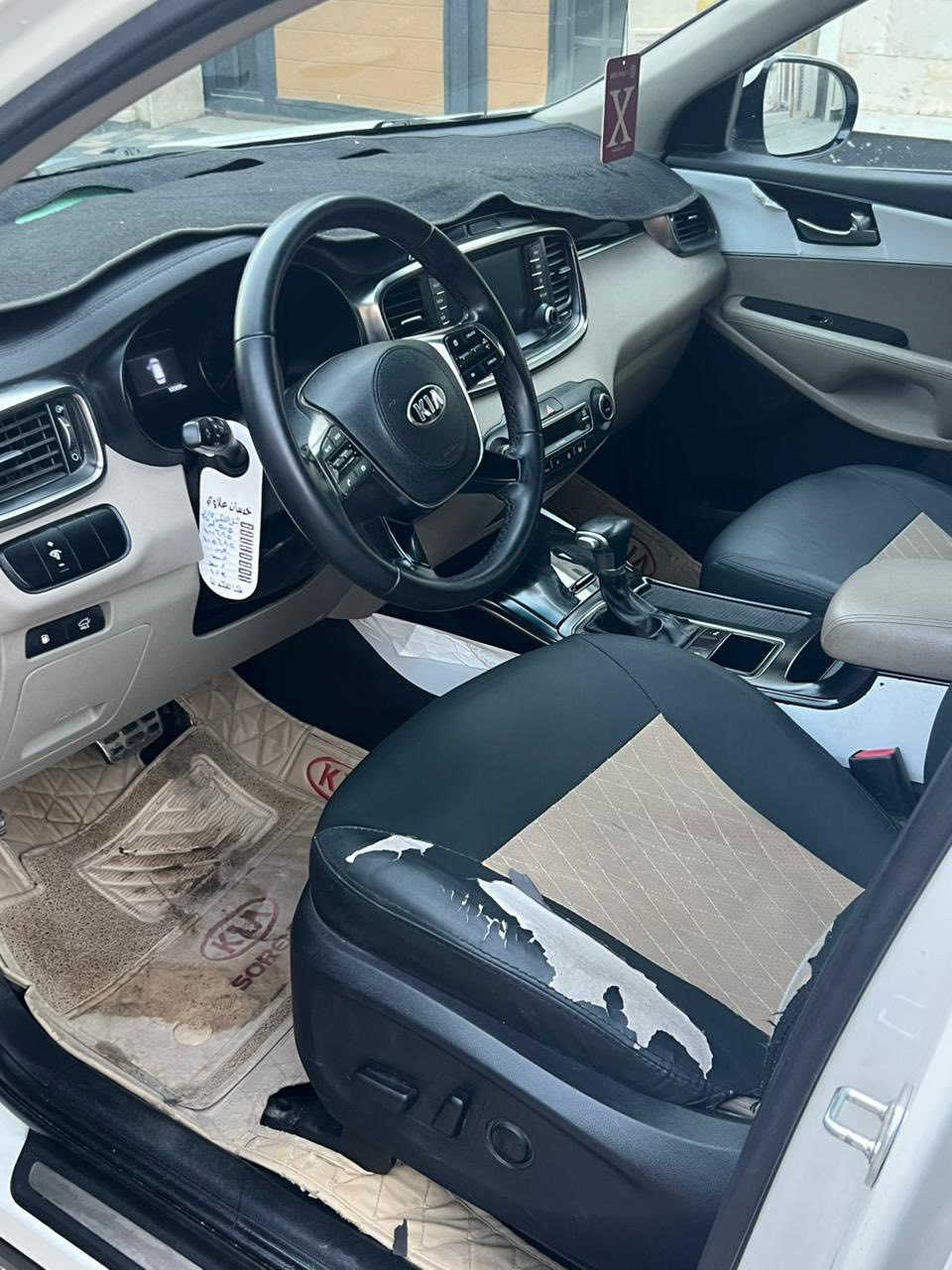 السلام عليكم كيا سورنتو 2020 كفالة عامة رقم بغداد ماشية 100 اللف فول ماعدا الفتحة .....مكان السيارة بغداد الدورة .. السعر270 وبيها مجال ***********
