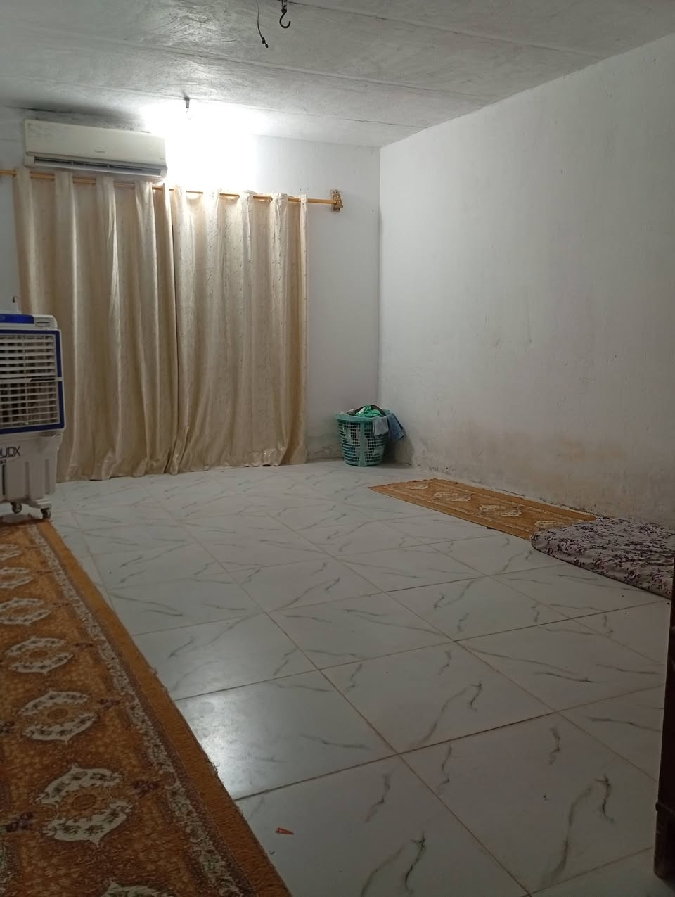 السلام عليكم بيت + قطعه مساحة 500 رگن 📍 نواب الضباط قرب مدرسه القلم الشارع العريض للاستفسار ***********
