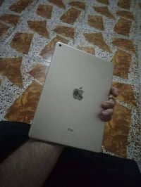 آيباد اير ٦٤ • فضي • بطارية أصلية