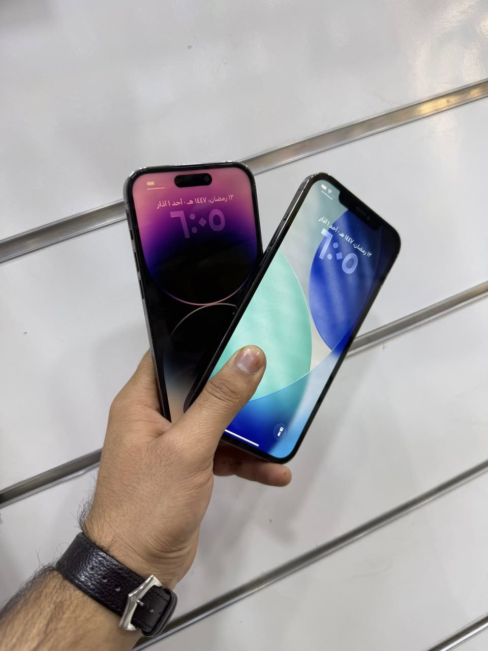 السلام عليكم 
1-ايفون ايفون 14برو ذامره 256 بطاريه 79‎%‎ مبدل شاشه وكاله الجهاز مكفول من كلشي السعر 400الف قفل 

2-ايفون 12 برو ماكس ذاكره 256 بطاريه 86‎%‎ مبدل شاشه تفصيخ الجهاز مكفول من كلشي السعر 350الف قفل 

الاجهزه تاخذهن من محل 
عنواني بغداد التراث قرب تقاطع درويش *********** واتساب او اتصال
