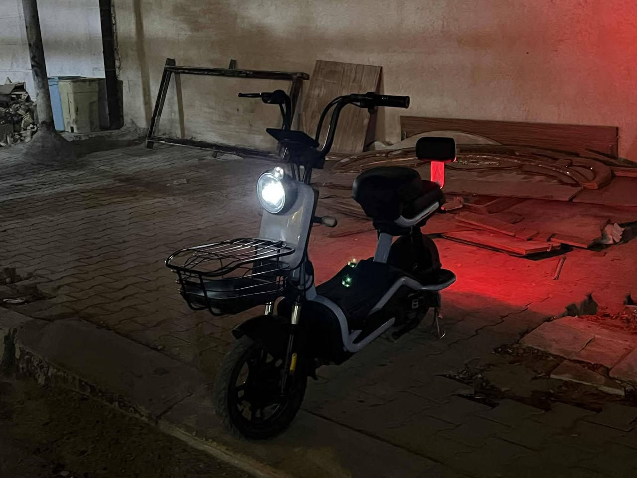 سلام عليكم
دراجه شحن حجم 14
للبيع السعر 275 وبي مجال 
للاستفسار على هذا الرقم 
***********
