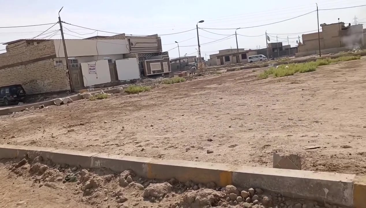 قطعه ارض للبيع المساحه 200 متر الواجهه 10 والنزال 20 
العنوان حي طارق شارع 110 نهايته قريبه عل شارع خدمات كامله مي مجاري كهرباء للاستفسار ***********
 السعر 28 وبيهه مجال للشراي
