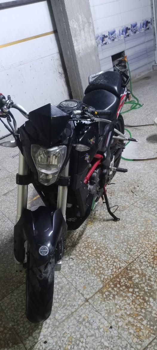 للبيع بنلي سعرها 2250 رقم وسنويه مكان بغداد بلديات ***********

