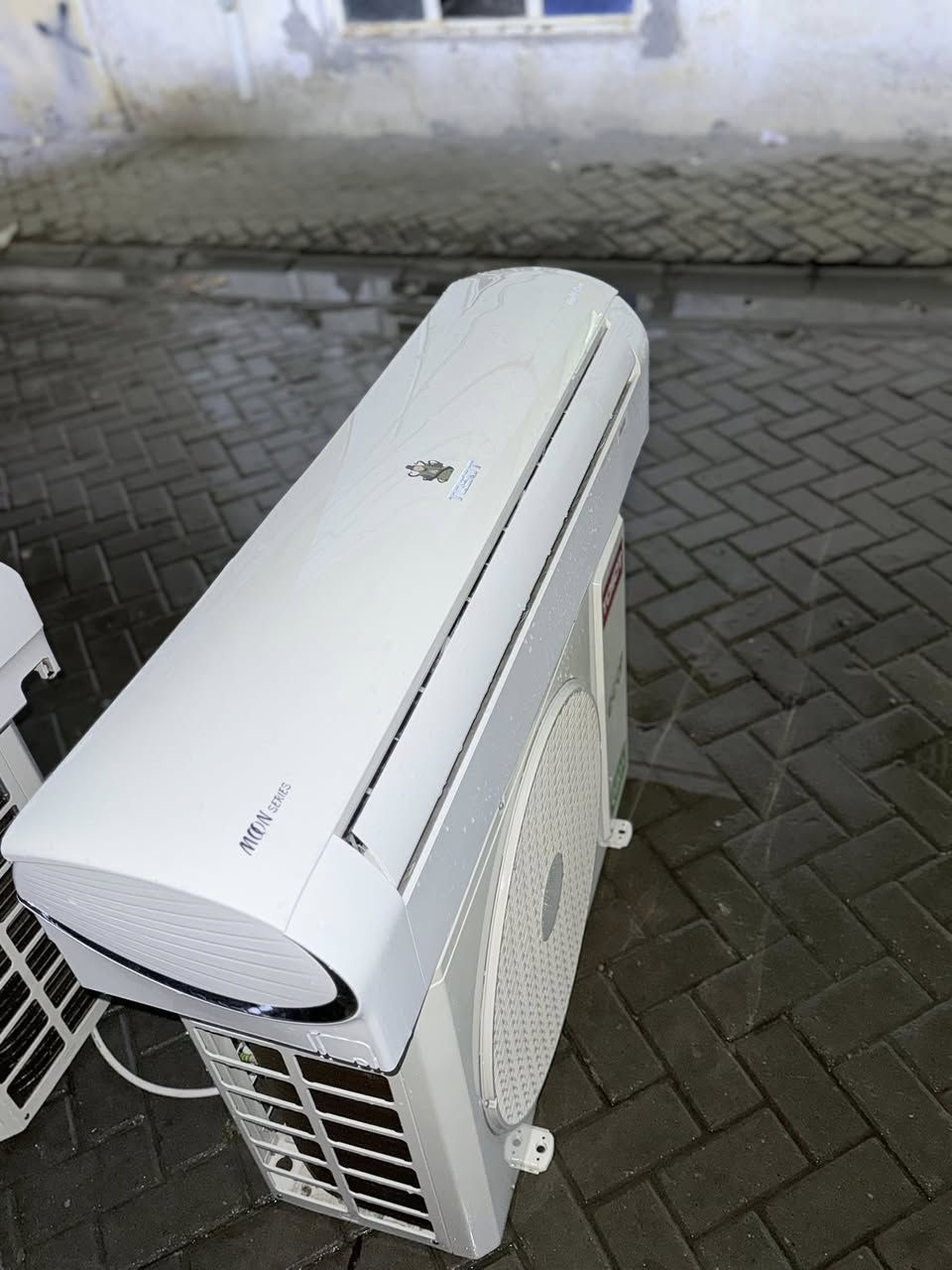 السلام عليكم سبالت للبيع العدد (4) سبلت واحد طن انفيرتر سبلت طين توسوت موديل 25 سبلت كري موديل 24لعدد (2) طنين  
بغداد مدينة الصدر  ***********
