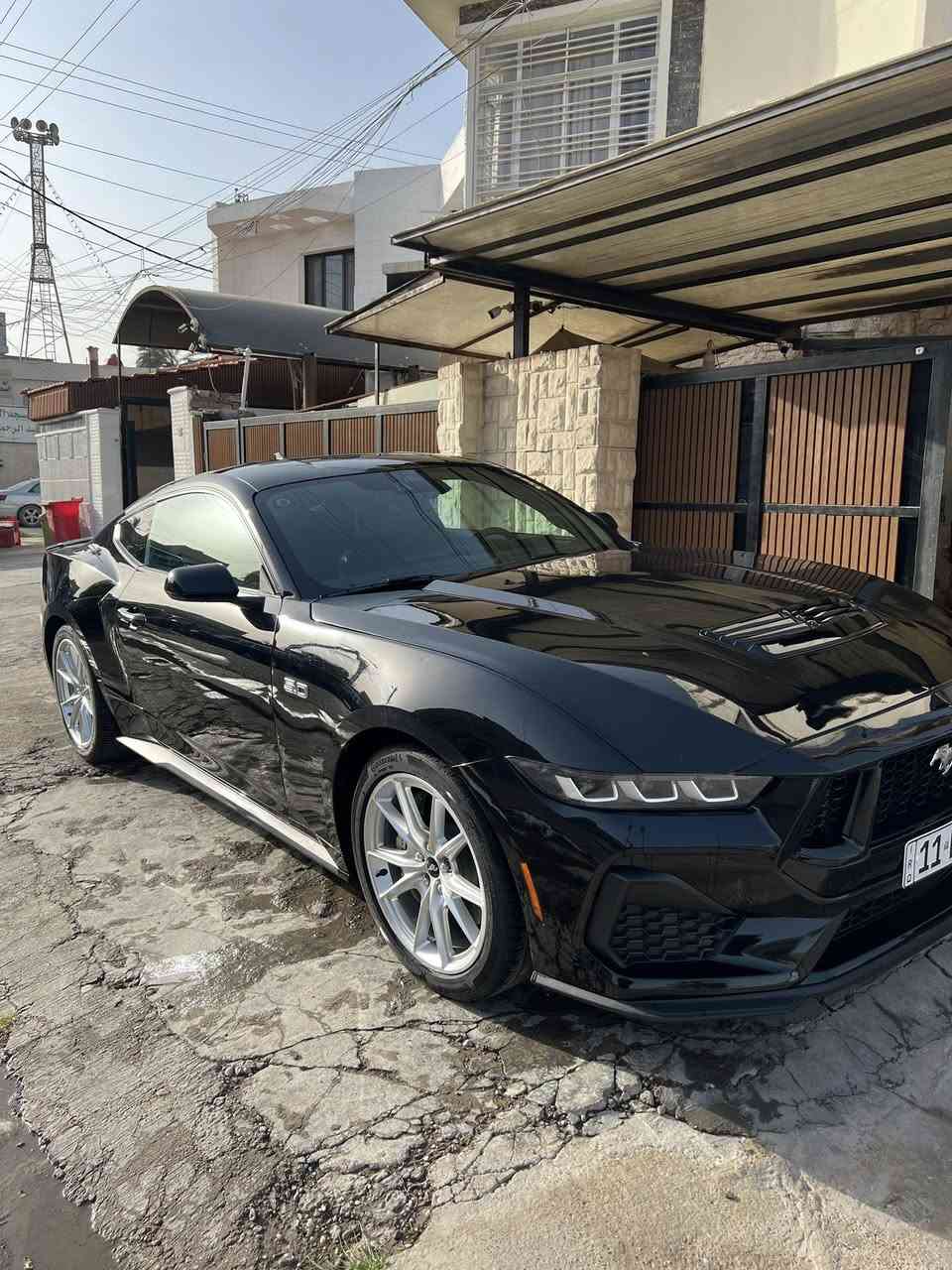 السلام عليكم 
موستنك 2024 gt 
السياره بيه صبغ بس قطعتين
البنيد والجاملغ 
وبيه ضرر بلشاصي ومتصلح بدون عيوب
كير مكينه مكفوله 
السياره تشغيل عن بعد 
كشن كهرباء جلد
فجوج مالته برمبو
رقمه بغداد ومكانه بغداد
عارضه 260 وبيه مجال للشراي
مكاني بغداد ***********
