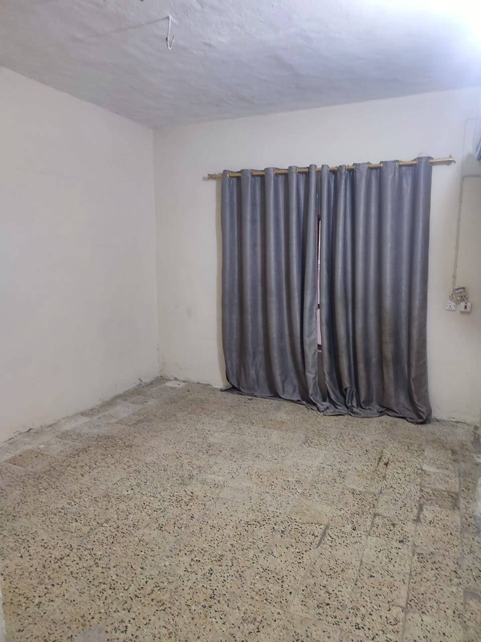 تحيه طيبه لمتابيعنا الكرام 💠
متوفر دار سكن للبيع منطقه حي الصدر خلف  جامع الرحمن..
مساحته ٢٠٠م بناء قديم مرمم
طابق واحد....
غرف نوم ٢
استقبال
صالة
مطبخ
صحيات٢
طارمه
حديقه
للاستفسار مراجعه مكتب ابو سلام للعقارات سماوه حي الصدر قرب فلكه ساعه مقابيل مطعم دجله.........
واتساب ***********
اتصال ***********
