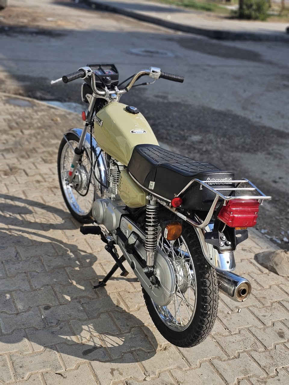 ارشا ليفان٢٠١٣ احمد شهاب للبيع بلاد مو تعمير نقص اشاير وعلامه اماميه فقط كله شغال ٩٠٠ وبيها مجال *********** مكان كربلاء حي الغامل
