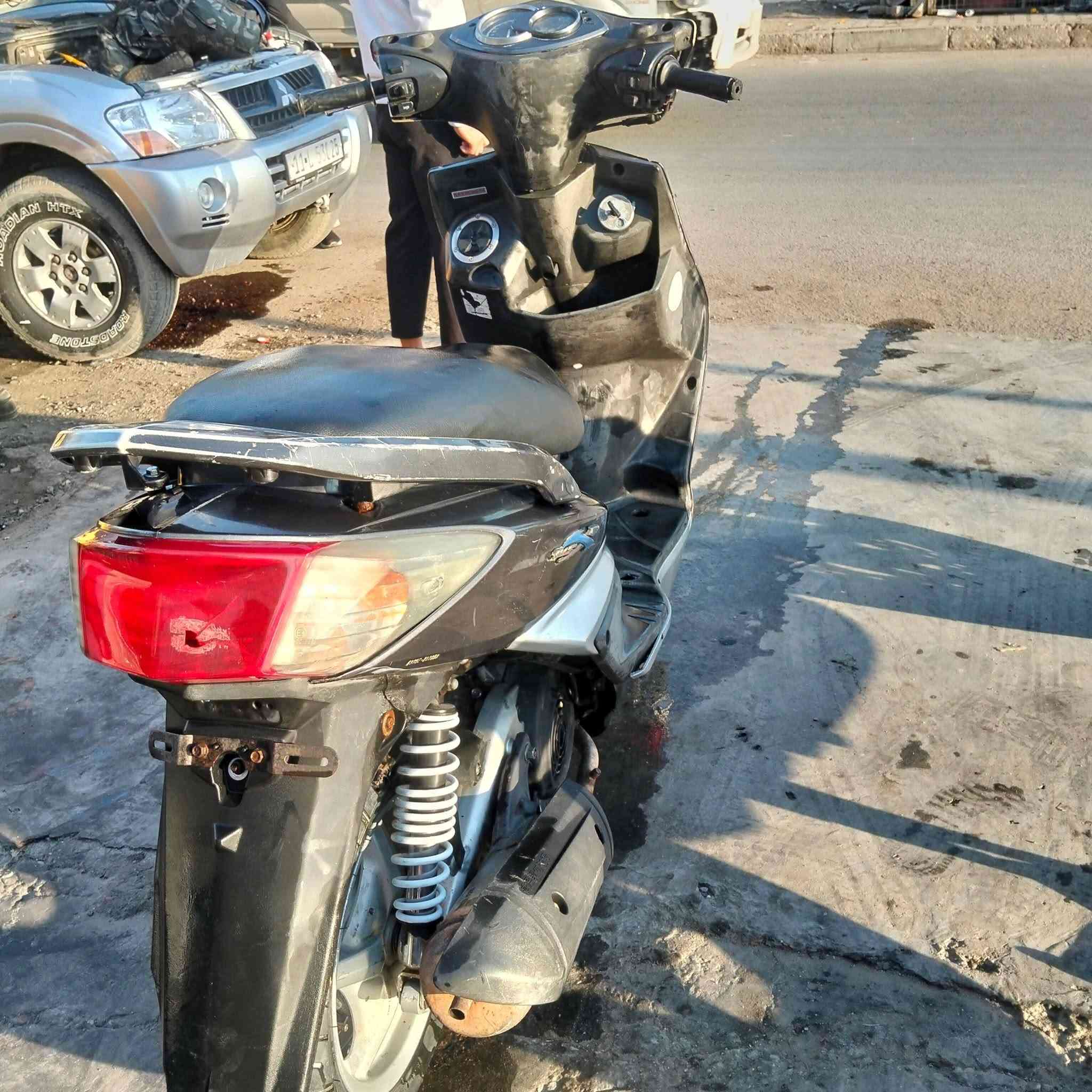 السلام عليكم سكنس فحل 140 نوزل
كهربايات كلها شغاله بيها ولفات فقط  بيع كوم حديد بس 
حلال وحرام يمي مدينت الصدر الرقم ***********
