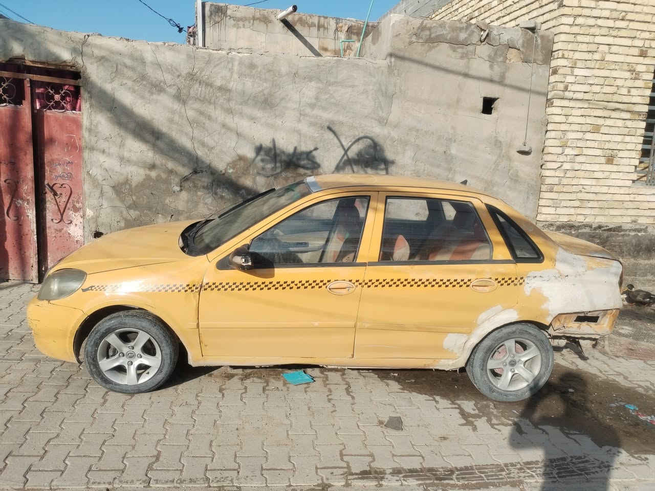 السلام عليكم للبيع سياره نضيفه بيوايدي مكينه وكير كورله وتماتيك مشروطات مديل ٢٠١٢ مكان نجف سعر ١٣ شراي تصال مكلف بنشر رقم راعيه ***********
