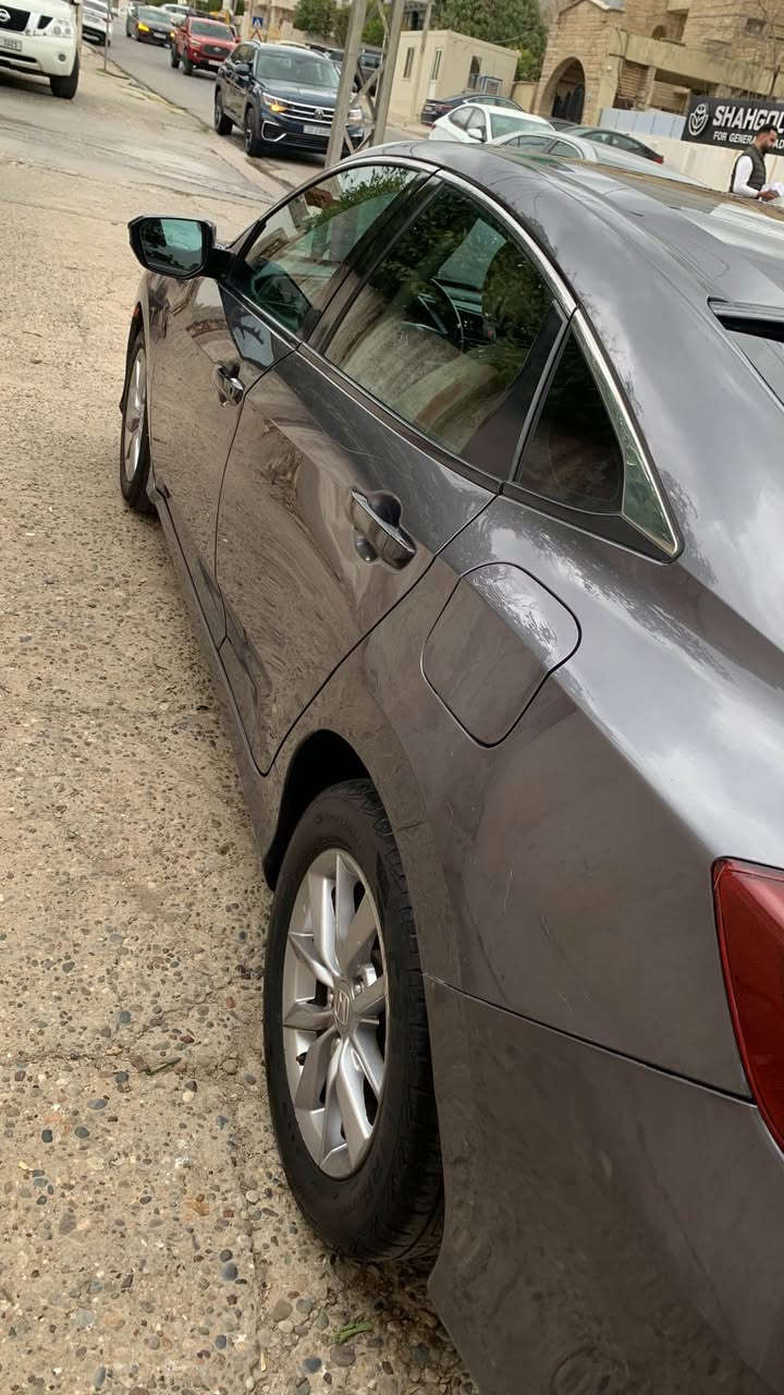 هوندا سيفيك ٢٠١٦
محرك ٢.٠ سيارة ماشية 210km
صبغ حرف L بخ بدون معجون سيارة كبس 
رقم سنوي جديد 
مكان السيارة دهوك 
*********** WhatsApp دهوك, العراق
