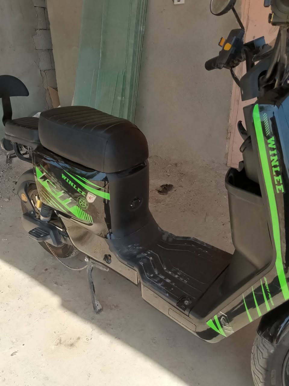 السلام عليكم يوجد دراجه شحن البيع
R11 خمس بطاريات كامله مواصفات 
نضيفه كلش مستغدمه فقط شهرين 
بيها نضام R رجوع الى خلف 
اضويه لكزس 
بلوتوث 
بعد بيها هواي مواصفات 
دراجه مكفوله من كلشي 
صدك الي يأخذه بالعافيه عليها 
موجود الوصل مالتها 
سعر 650 أو بيها مجال الطيبين 
سرعه 120 الحقيقي 110 
***********
