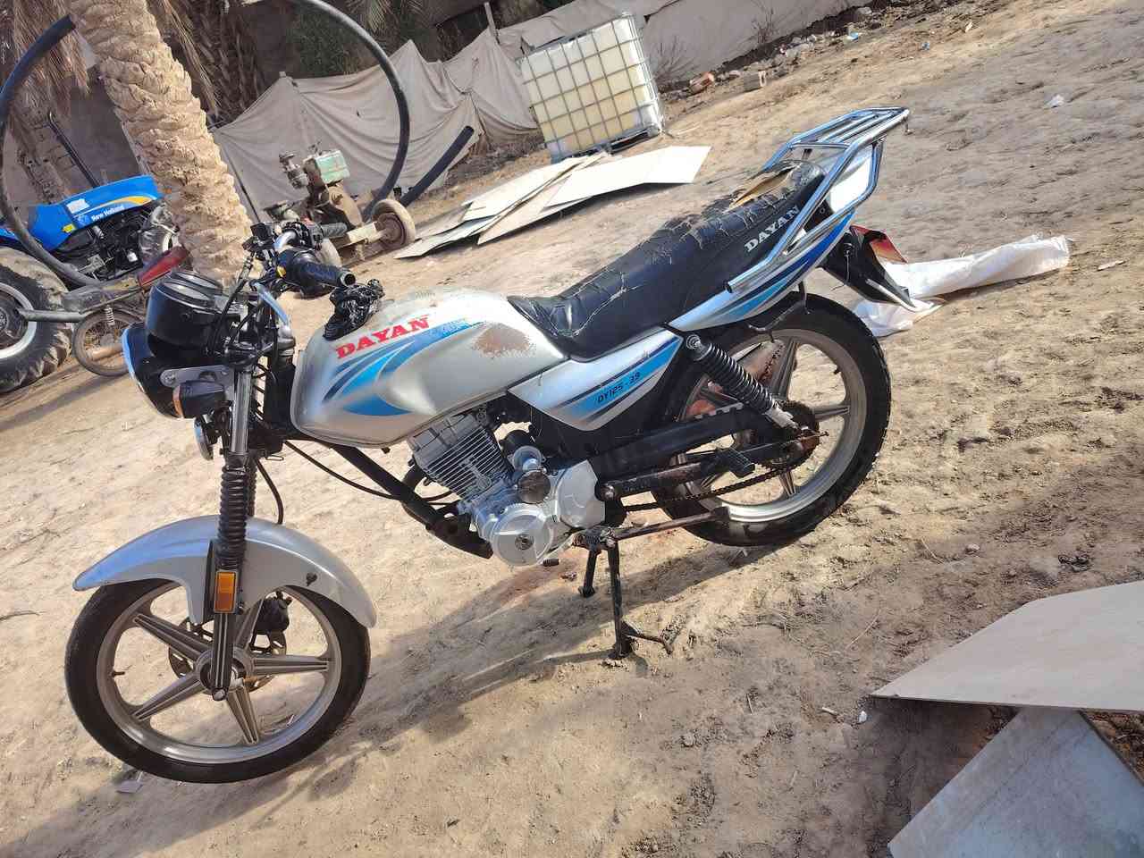 السلام عليكم داوين كلك مكفول مديل 22مكينه برغي مامفتوح بيها  بيها نواقص اشاير خلفيه وقبق تانكي كامله دراجه متروكه مكاني كربلاء شارع النجف ب550وبيها مجال ***********2و***********
