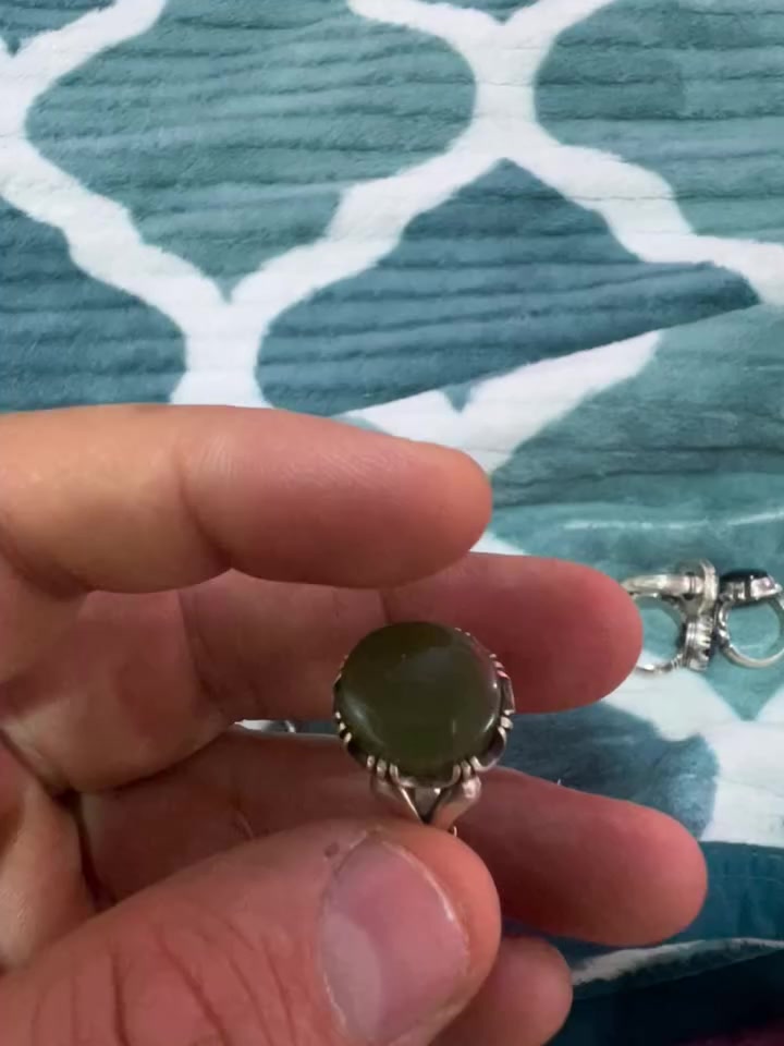 سلام عليكم خواتم طبيعيه غير معالجه صياغه يدويه الي ريد يتواصل وياي *********** واتساب
