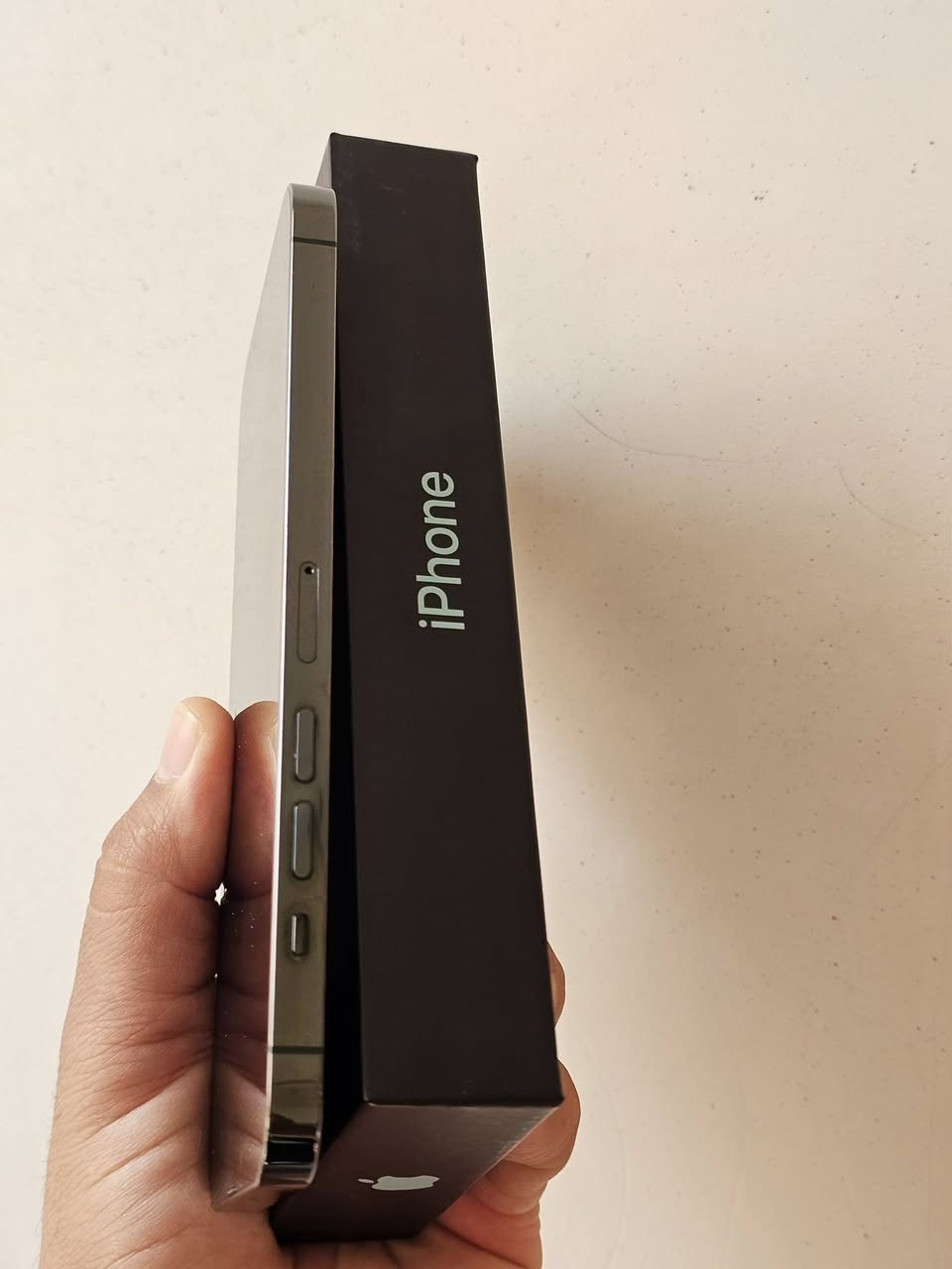 ايفون 13 برو ماكس 

أمريكي نموذج M 

اذكره 256 

بطاريته 93 

ملحقاته كامله 

نظافة 💯 ب 💯 

مكفول  وتر برو ضد ماء 

للبيع فقط 

مكاني بابل المركز 

سعره 660 

اتصال ما موجود على نت 

***********
