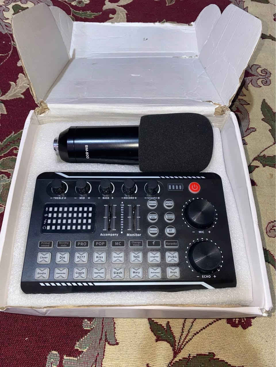 كارت صوت احترافي للبث المباشر والتسجيل 
نشره ضوئية امكانية ربط 3 موبايلات 
للبث في نفس الوقت
وايضاً يربط على لابتوب للتسجيل  

ملحقات : 
كارت صوت 
مايك 
ستاند مكتبي 
هيتفون 
كيبلات 
اواكس 

السعر 50 وبي مجال 
العنوان بغداد الشعلة 
للتواصل عبر واتساب : 
*********** بغداد, العراق
