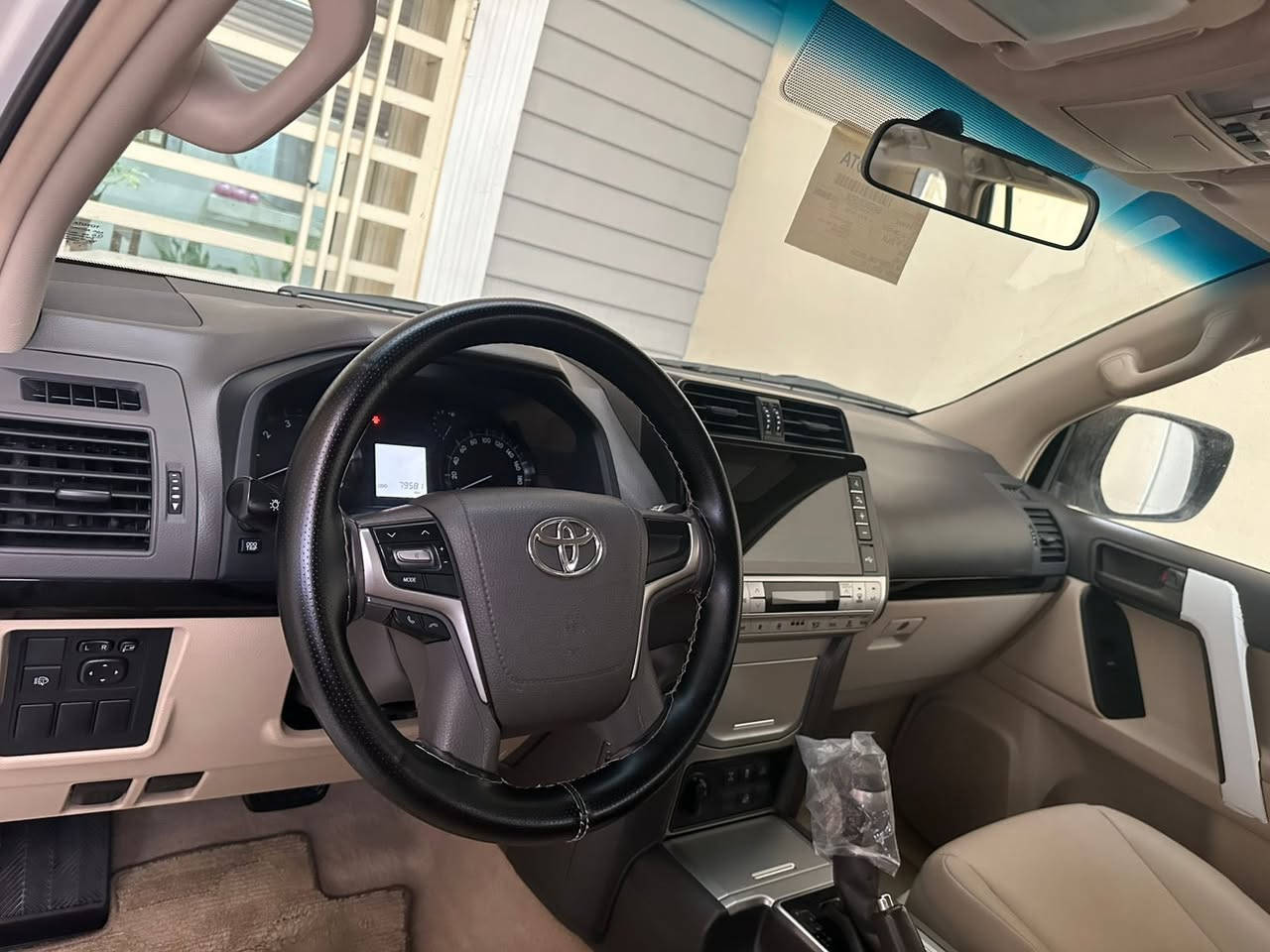 السلام عليكم تويوتا برادو 2023 فئة TXS خليجي وكالة ساز ام ضمان   مكفولة كفالة عامة من ضربة وصبغ وبارد وشخط و الرقم اربيل الجديد تحويل فقط ثاني يوم فول 1/1 مكان سيارة صويرة ترهم مراوس
السيارة كفالة عامة بدون اي ملاحظة وشرط السونار و السعر هو   473الف دولار بيه مجال 
بصمات 2 وتشغيل عن بعد وسلايد و كراسي 
كهرباء وجلد  ***********//***********
