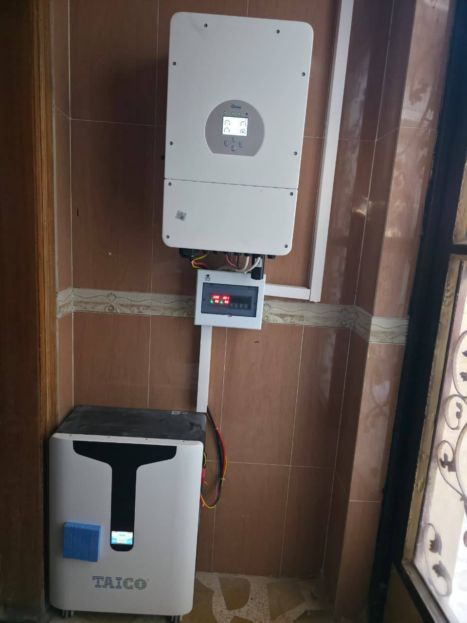 “طاقة نظيفة، توفير حقيقي، وضمان أكيد.”🫡

بفضل الله ... المزيد من الإنجازات في مجال الطاقة الشمسية...

✅✅✅✅✅✅✅✅✅✅✅✅✅

✨🔆 تنصيب منظومة طاقة شمسية جديدة في تكريت – القادسية 🔆✨

 فقد نفّذ مكتبنا، مكتب توب اينيرجي لخدمات الطاقة الشمسية
Top Energy For Solar Services
منظومة طاقة شمسية متكاملة لمنزل (الدكتور المهندس مؤيد عبد) في #تكريت-القادسية💯

⚡⚡⚡⚡⚡⚡⚡⚡⚡⚡⚡⚡⚡

🔹 مكونات المنظومة:

1️⃣ ألواح شمسية ☀️ قدرة 620 واط عدد (14 لوح)
✔️ بضمان حقيقي لمدة 15 سنة
✔️ كفاءة عالية وأداء ثابت لتحمّل أجواء العراق

2️⃣ بطارية ليثيوم🔋 بسعة 16 كيلو واط 
✔️ خزن طاقة مستقر وآمن
✔️ بضمان حقيقي لمدة 5 سنوات

3️⃣ جهاز انفيرتر نوع Deye ⚡
✔️ سعة 12 كيلو واط
✔️ أداء ذكي وإدارة متكاملة للمنظومة
✔️ بضمان 3 سنوات

💡 الحل الأمثل لتقليل الاعتماد على الكهرباء الوطنية والمولد
💡 توفير طويل الأمد واستثمار مضمون

 عنوان المكتب 🗺️🗺️
#تكريت – شارع الأطباء
قرب تجهيزات الوديد الطبية.

📞 للاستفسار والحجز يرجى التواصل عبر الصفحة أو الاتصال المباشر.

🔋 Top Energy For Solar Services
طاقة نظيفة… مستقبل مضمون ... مع راحة البال 🌞


**إذا كنت صاحب هذا الإعلان وتريد حذفه لأي سبب، رجاءا أرسل رسالة إلى الدعم الفني**