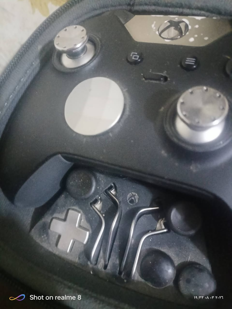 يدت إكس بوكس ون اس و إكس سيريس اس و إكس طبعا يده احترافيه ما يصير بيها درفت  سعره45بيها مجال للشرايه


**إذا كنت صاحب هذا الإعلان وتريد حذفه لأي سبب، رجاءا أرسل رسالة إلى الدعم الفني**