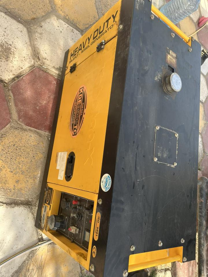 مو لده .كاز  كاتم كابوته الاصلي .
30 امبير . ملف نحاس الحجم الكبير..
مولده لوك بلاديه ع وضع الشركه ....
تشتغل سلف نكره بالتشغيل 
اقتصاديه جدآ بصرف الكاز .
ستخدام 3تشهر
السعر 900
*********** انتصال
