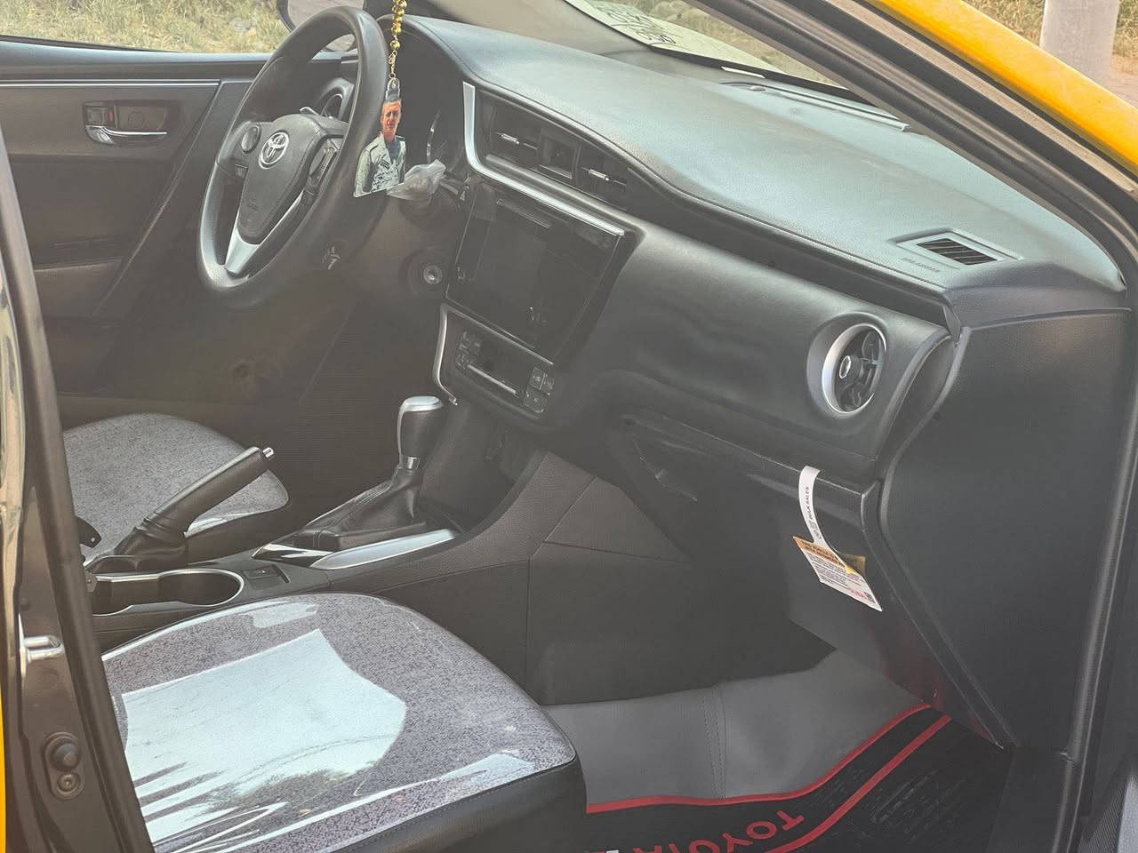 سلام عليكم كورلأ للبيع 2018 Le سياره
أحلئ امنل صور ضرر چأملغ السكن فقط
سياره بسمي دفتر بنزين موجود نقابه امصفره
السعر ١٦٨       ***********
