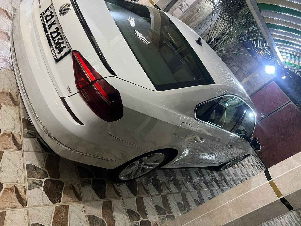 السلام عليكم
فوكس واكن (باسات) 2018 للبيعtsi 
الون ابيض
وارد امريكي حادثها (جاملوغ خلفي وتبديل قبغ صندوق)
رقم اسليمانيه 
مواصفاتها 
شاشه كبيره +لمس
كامرة خلفية 
كروس تحكم بالسرعة 
وتحديد مسار 
وتنته 
بدون دواخل وبدون شاصي 
وباقي المواصفات المعروفة 
مكان السيارة ديالى 
السعر  165
رقم :
‏    ‭***********
