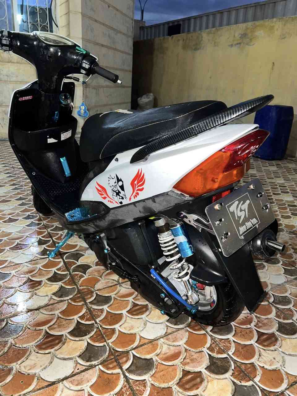 سلام عليكم دراجه ماكس عدله للبيع بوشه 55معروفه الدراجه للمن وشني هيه مزوده مطول للطول كله تزويد اصلي وسمائي مو تجاري ول دراجه تزويد الاصلي معروف سعرها ميحتاج نحجي 
صدرسمائي
فج برمبو
ملاقط سمائي
كفر اربع ولفات اصلي
قبق عمبار 
قبق فلاوين 
يدات بريك 
وياله مشيف اصلي 
دواسات سمائي 
اشاير اربعه ولف 
سباير كاربون فايبر 
قاعده رقم TsT
دبل خلفي سمائي 
قطره اكسل سمائي
فراك بريك سمائي 
دشلي كيلو متر كرزي 
شيال سمائي 
شوته اربع ولفات اصلي مو تجاري 
قبق رقم شاصي سمائي 
تعلاكه سمائي 
بيهه براغي منل طول للطول كله رياضي 
يدات انسي واي 
صالنصه صجميه
شباب دراجه مناقصه شي سعر 1100لي ميعجبه سعر ليعلق ولايراسلني لن دراجه متعوب عليها ومصروف عليها هواي وليعرف بيهن يعرف سعرها رقمي ***********اعيد واكرر لميعجبه سعر ليصير براسي عود لوتي 🫶❤️سعر 1100
