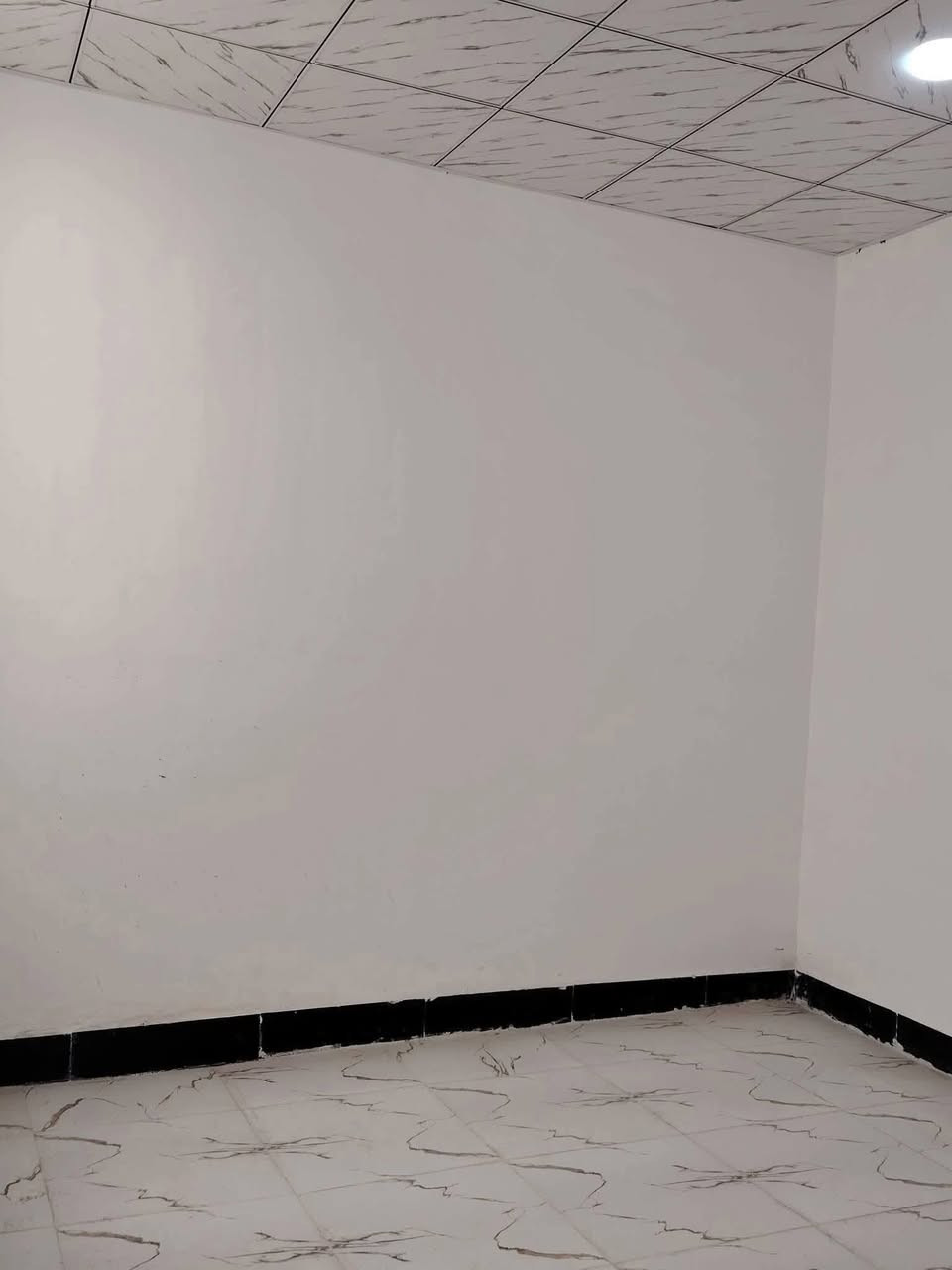 دار للرهن 150طابق ونص متر مقابل ملحق قريه الغدير

عله شارع المطار قريبه للشارع العام بناء نضيف طابو زراعي سند 25 والبيت يحتوي عله ذ3غرف نوم جاهزه للسكن 

يوجود 50متر سعر الرهينه 11 اتصل ***********
