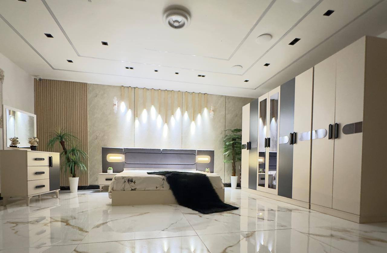 *موديل           دوناي           الجديد*
سعر 900, الف موجود توصيل كافي المحافظات نقل والشد حجز على الخاص
7 قطع           كنتور  مع الملحق *3* متر
🎁 السرير مخزن    أو     ثابت     🪡🪡
*على كيف زبونك     تريده ثابت تريده مخزن*
☄️ إناره بالكومديات 
☄️ شغل ممتاز 
🌺 الميز تواليت ضخم 
🥇🥇 ✨✨      *المعمل الأصلي*


**إذا كنت صاحب هذا الإعلان وتريد حذفه لأي سبب، رجاءا أرسل رسالة إلى الدعم الفني**