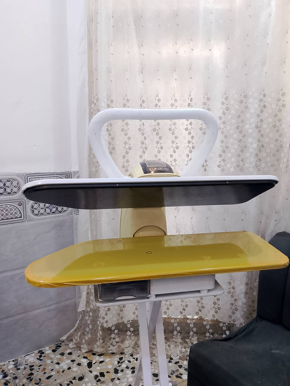 للبيع مكنسة كهربائية نوع SUMSNUG ✨
جديدة ولم تُستخدم أبداً، بالكارتون مالته 📦
قوة عالية جداً وسعة 35 لتر .
------------------------------------------------------------------------
- للبيع مكواة كبس بخارية نوع TIFFANY
نظيفة جداً واستعمال خفيف، تعمل بصورة ممتازة ✨
مناسبة للملابس، العبايات، الستائر والمفارش
تختصر وقت وجهد بالكوي 
📍الحالة: ممتازة
📍سبب البيع: عدم الحاجة
 للأستفسار الاتصال على الرقم ***********
