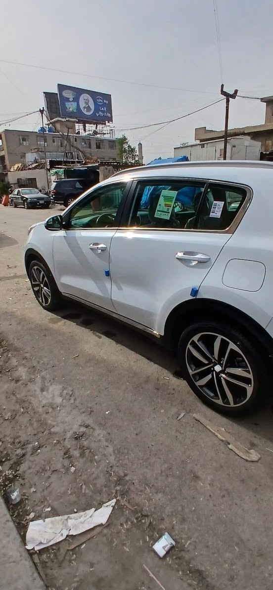 سبورتج موديل 2021 ( خـليـجـي )
 ماشيه 90 بصمه  مكينه 2000 دوش 
ع وضع الشركه بيه رصعه بلجاملغ وشخ
 بلباب مكاني بغداد شارع فلسطين
محرك كير واير بشرط  
سيارة حيل نظيفة كلشي عل بلاد جديد 
سنوية هزة كلشي جديد مدفوع لـ
باسمي السنوية بشرط تحويل وغرامـة
سيارة مابيـها دينار مصرف كامل من كل نواحي
رقم صاحب سيارة ***********
