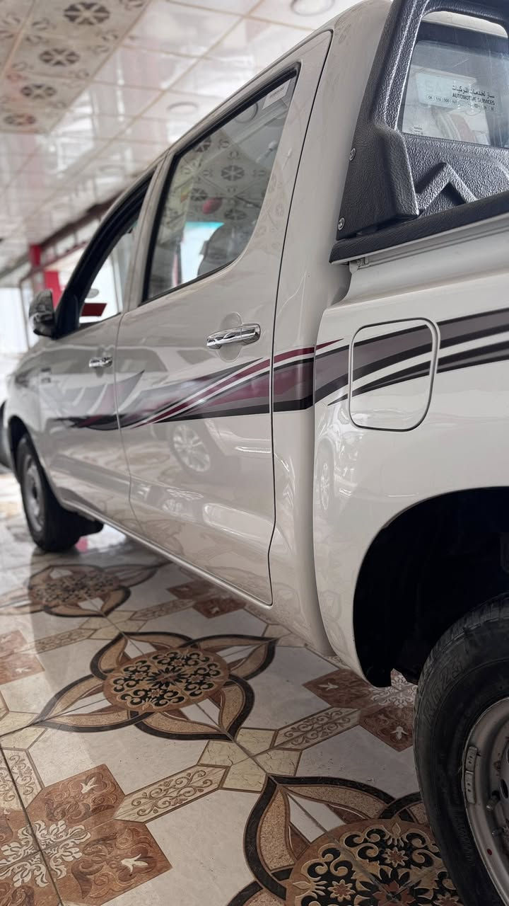 السلام عليكم بيكم 2014 كير عادي رقم مميز ابيعها هيه والرقم السياره كفاله عامه بس بارد بيها من الخلف جوه البك لايت فقطط بكل السياره ماشيه 120 الف فقط مشي حقيقي مواصفاتها معروفه والصور واضحه 
بيع او مراوس حسب القناعه 
السياره احلى من الصور بهواي كلش نصبتها حلوه ومابيها شخوط ولا رصعات ولا بارد كلشي مابيها 
مكان السياره صلاح الدين قضاء بلد 
***********
***********
