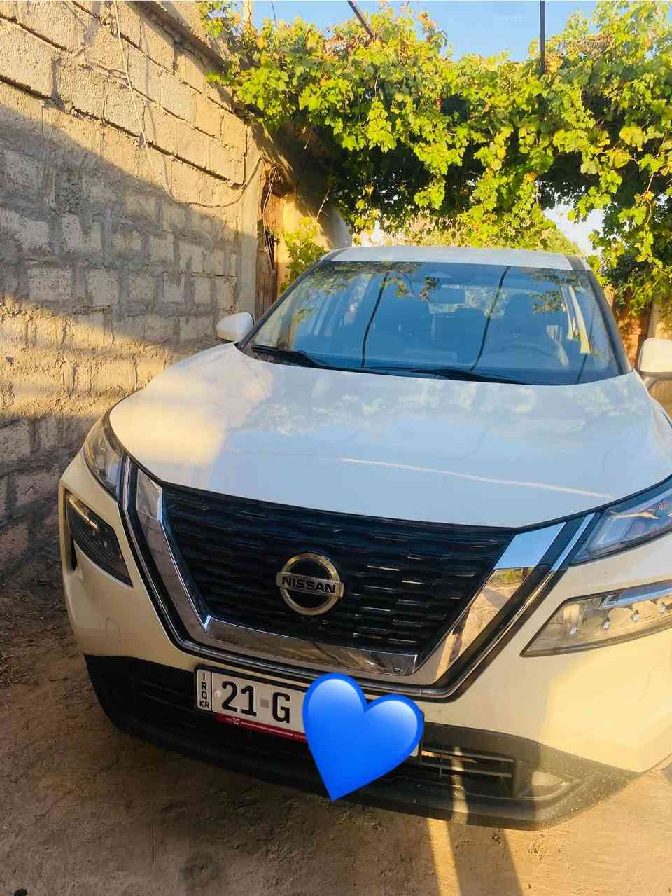 السلام عليكم روج نيسان 2023 رقم سليمانية ضررها شويه بالبونيد  وربع بالجاملغ الباقي كفالة كلين لون ابيض 
ماشية 30 ألف كيلو سياره مال جناي وحيل نضيفه 
السعر 175
للاستفسار ***********
