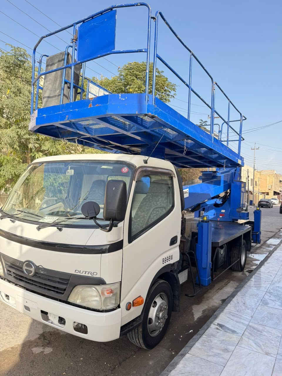 السلام عليكم
للبيع: 
كرين باسكت شبجة هينو دخول جديد
ارتفاع 22 متر
جهاز تادانو الحديث
فول سيفتي
تحكم فوك و جوة
***********
