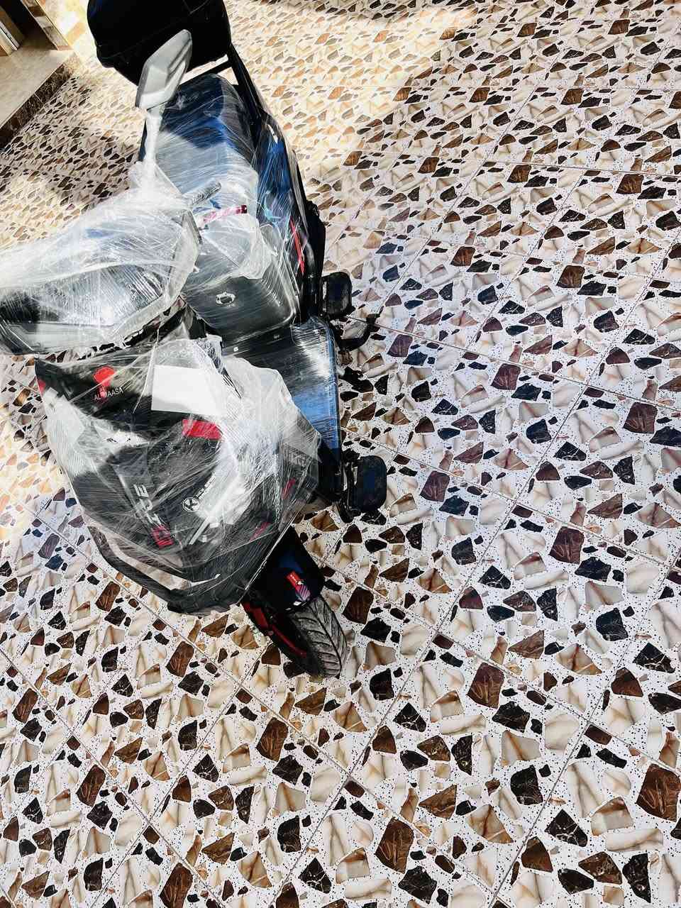 سلام عليكم موطور شحن نوع شبح شركه الماسه 6بطاريات بعده جديد شد جديد مستخدم قليل موديل 2026 لون مميز اسود وياه بصمات وكرتات وسويجات ثنين وشاحنه اصليه مالته السعر 800بي مجال بسيط رقم الهاتف ***********
