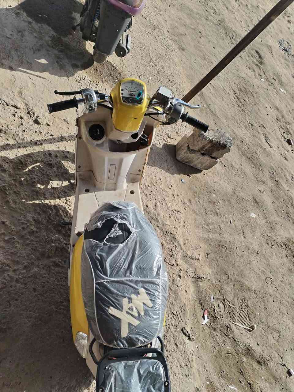 سلام عليكم بوليس بلاديه  للبيع
لونها ليموني 🍋😉
داخل كريمي
موديل 2008
سلف هندر كله شغال
اشاير كهربائيات شغاله
الدراجه كامله
مكاني القاسم
سعرها ٥٠٠ وبيها مجال
متواجد خاص
***********
