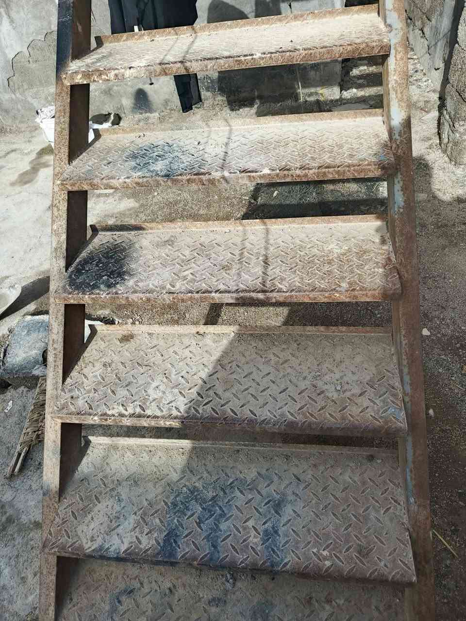 درج للبيع خارجي 18 بايه حديد كله ثقيل مكان بصره كرمت علي ***********
