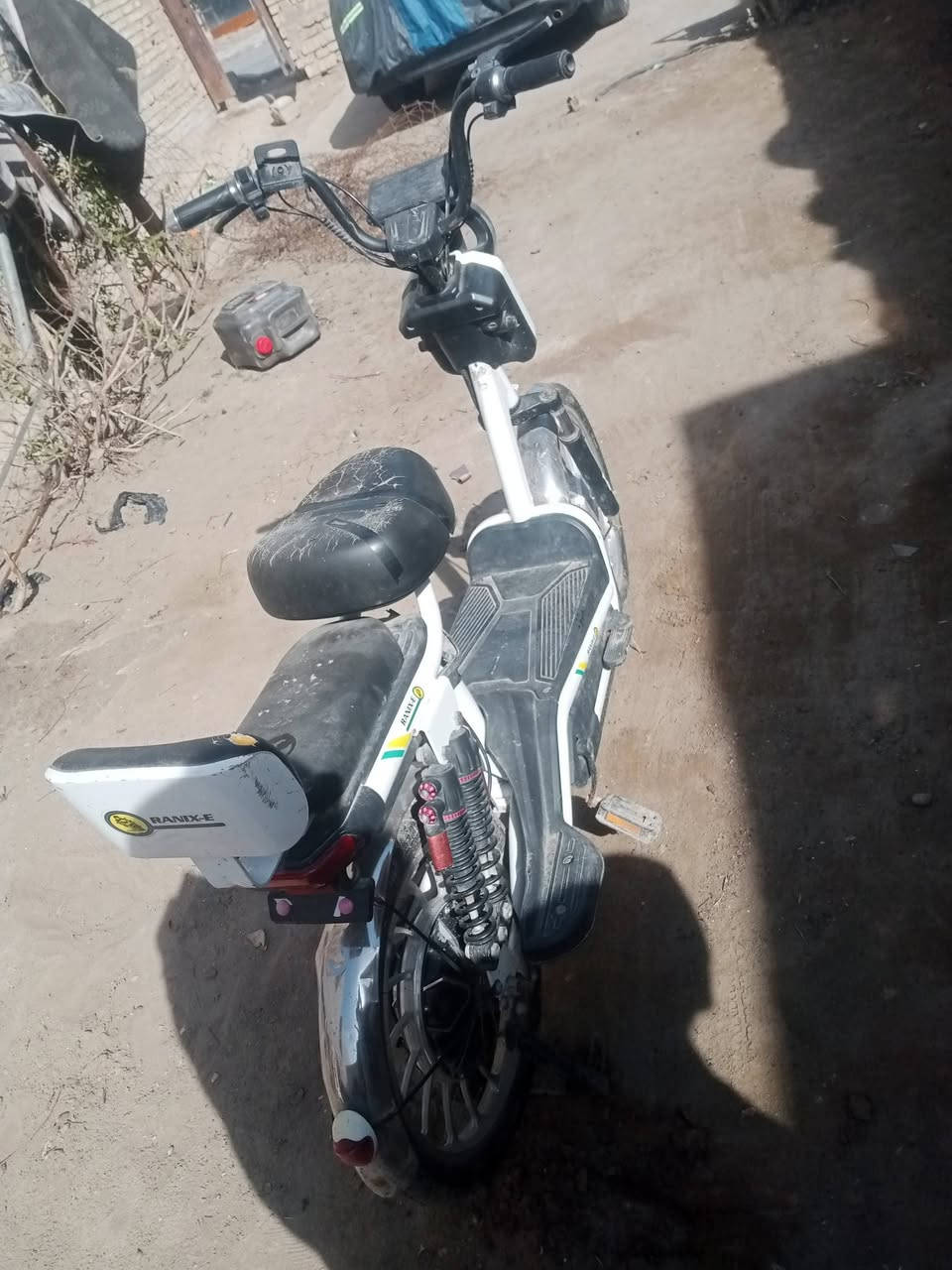 سلام عليكم دراجه شحنه اللبيع بيه عطله بسيطه وكفته فجه السعر خاص الرقم ***********
